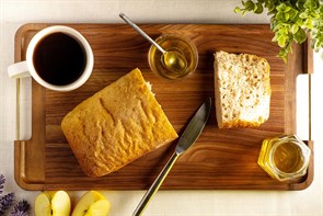Поднос RELO из американского ореха с латунными ручками. 25 х 45 см